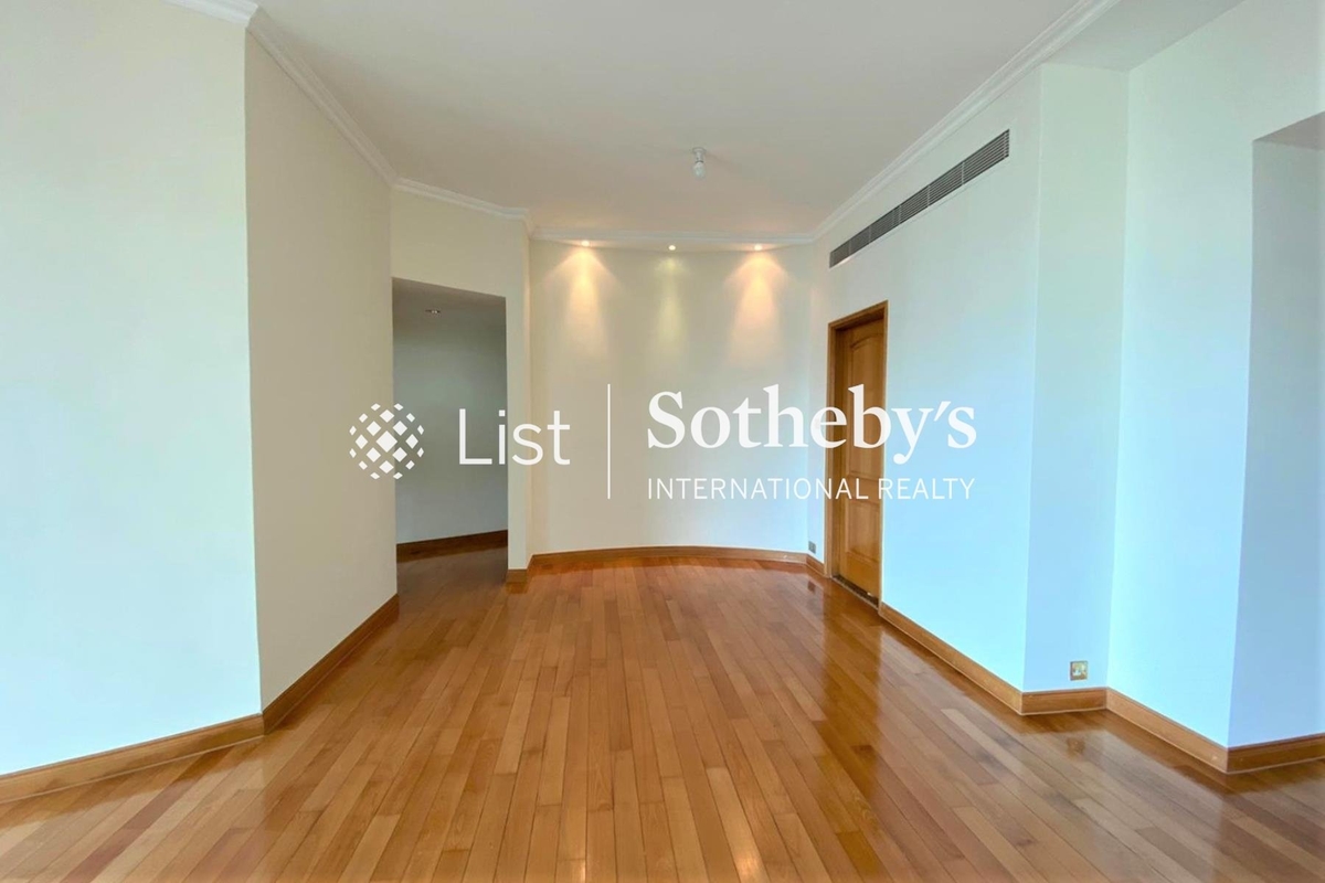 Fairlane Tower 寶雲山莊 | Living and Dining Room