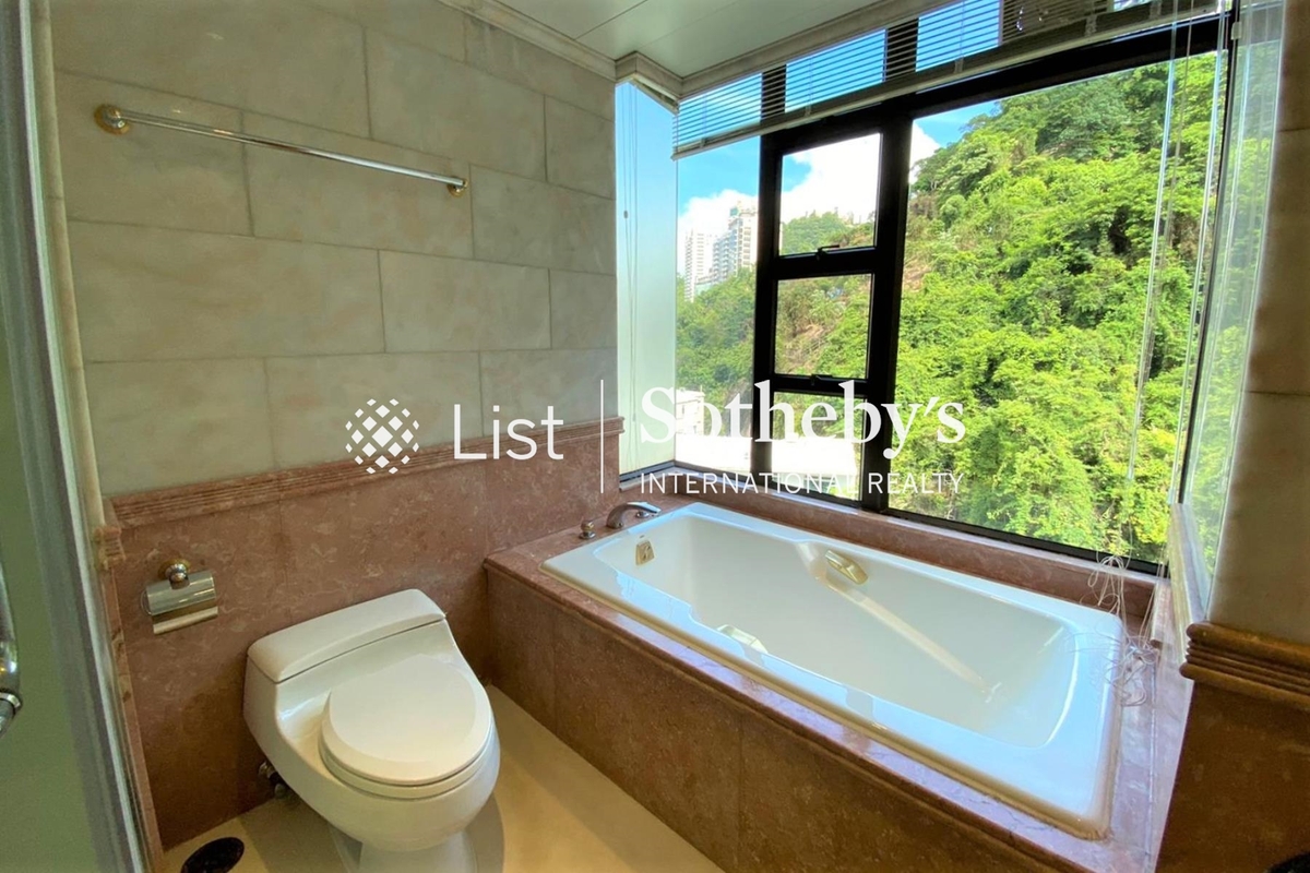 Fairlane Tower 寶雲山莊 | Master Bathroom