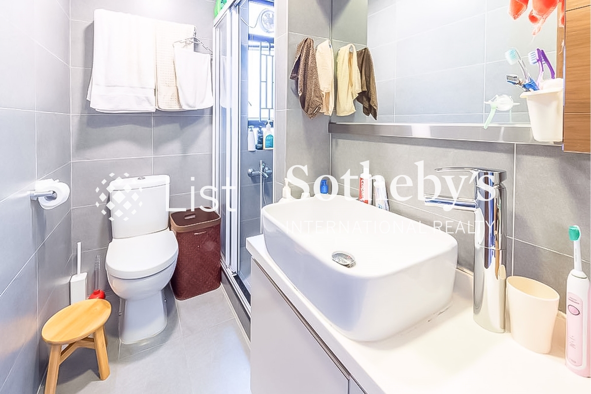 Pokfulam Gardens 薄扶林花園 | Guest Bathroom