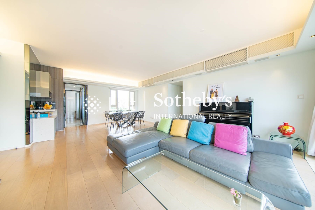 Redhill Peninsula 紅山半島 | Living and Dining Room