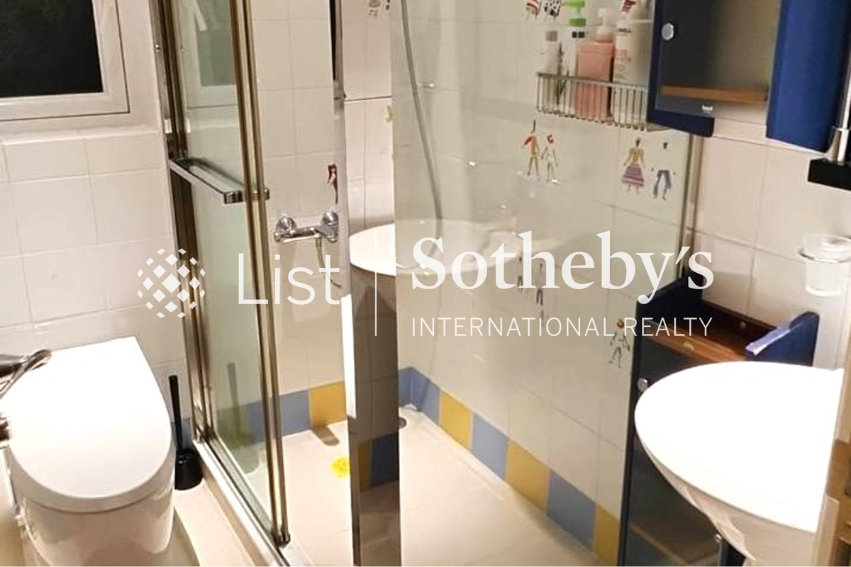 Repulse Bay Garden 丽景园 | Guest Bathroom