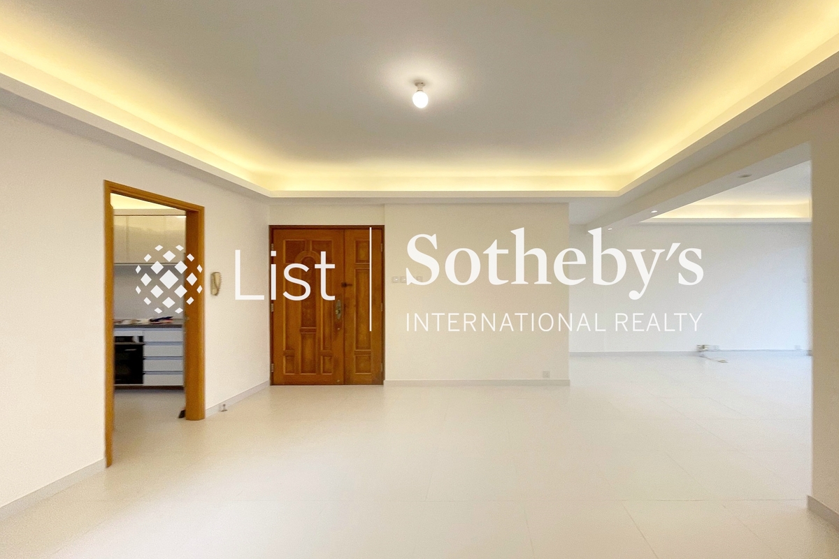 Repulse Bay Garden 麗景園 | Living and Dining Room