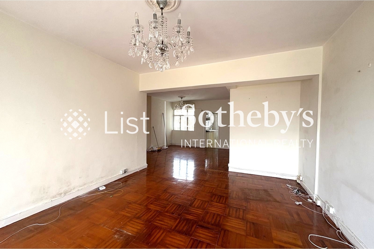Repulse Bay Garden 麗景園 | Living and Dining Room