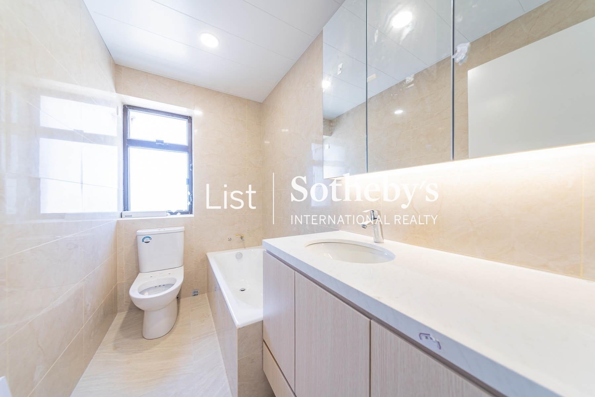 Repulse Bay Garden 麗景園 | Master Bathroom
