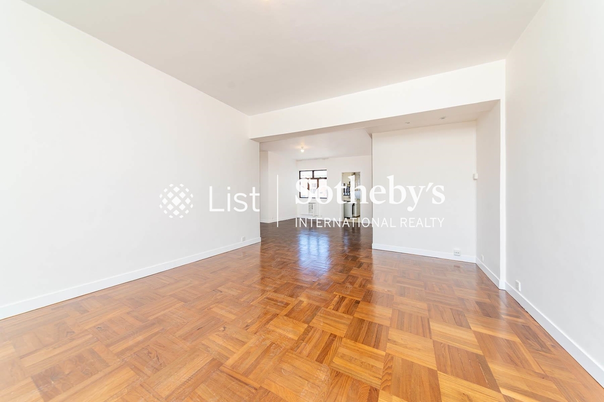 Repulse Bay Garden 麗景園 | Living and Dining Room