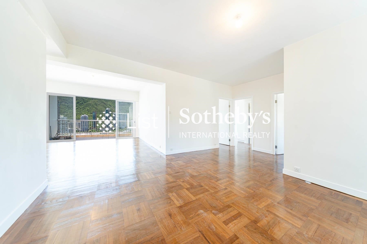 Repulse Bay Garden 麗景園 | Living and Dining Room