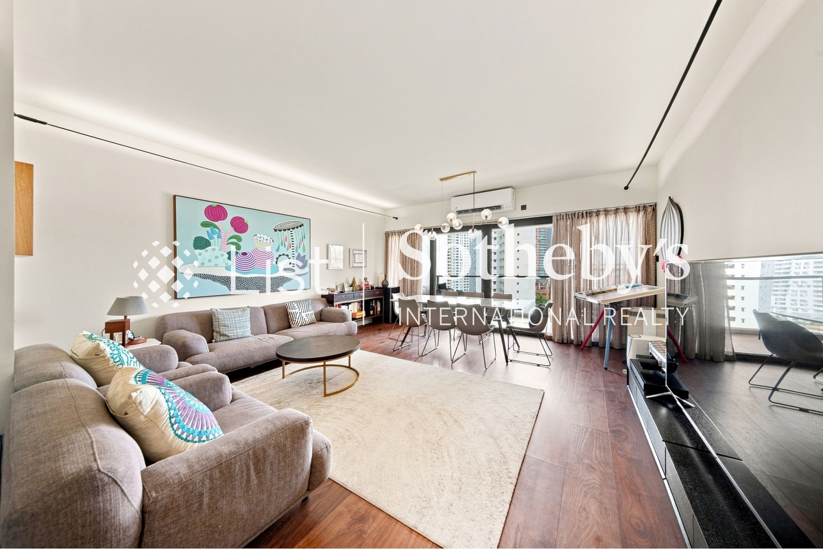 Repulse Bay Garden 麗景園 | Living and Dining Room