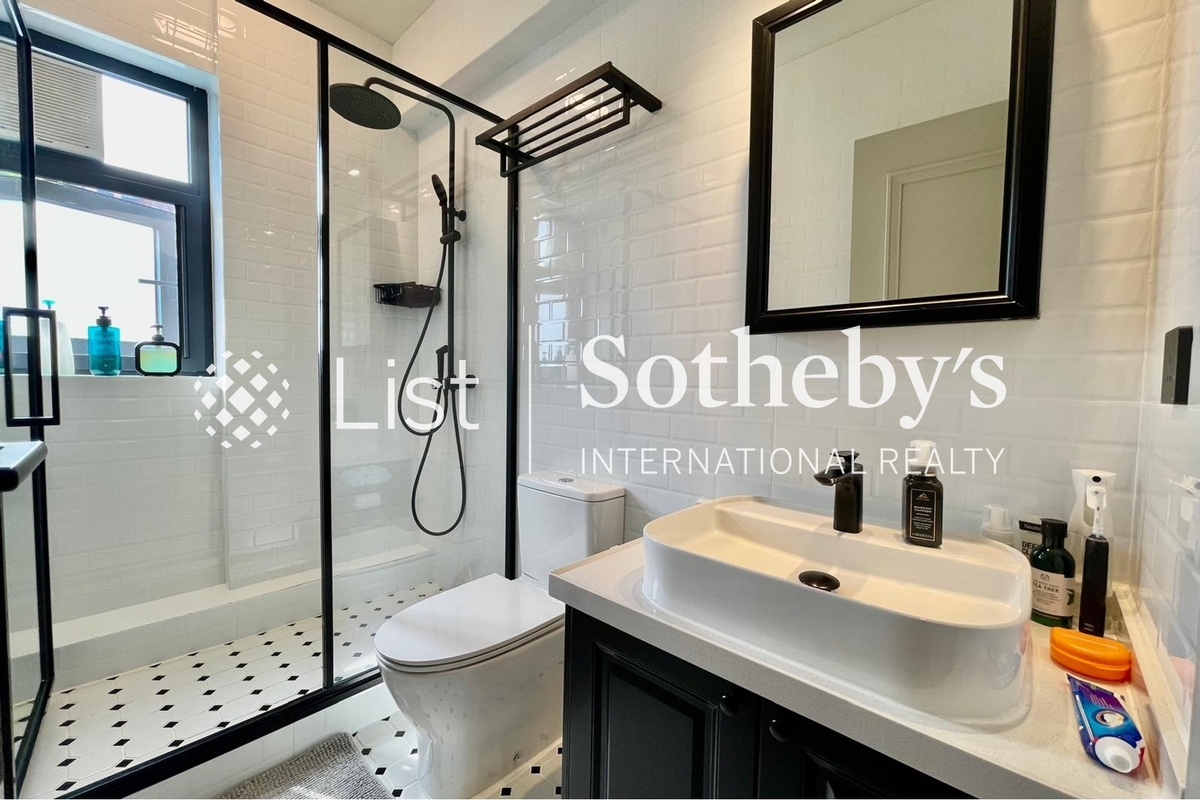 Repulse Bay Garden 麗景園 | Master Bathroom