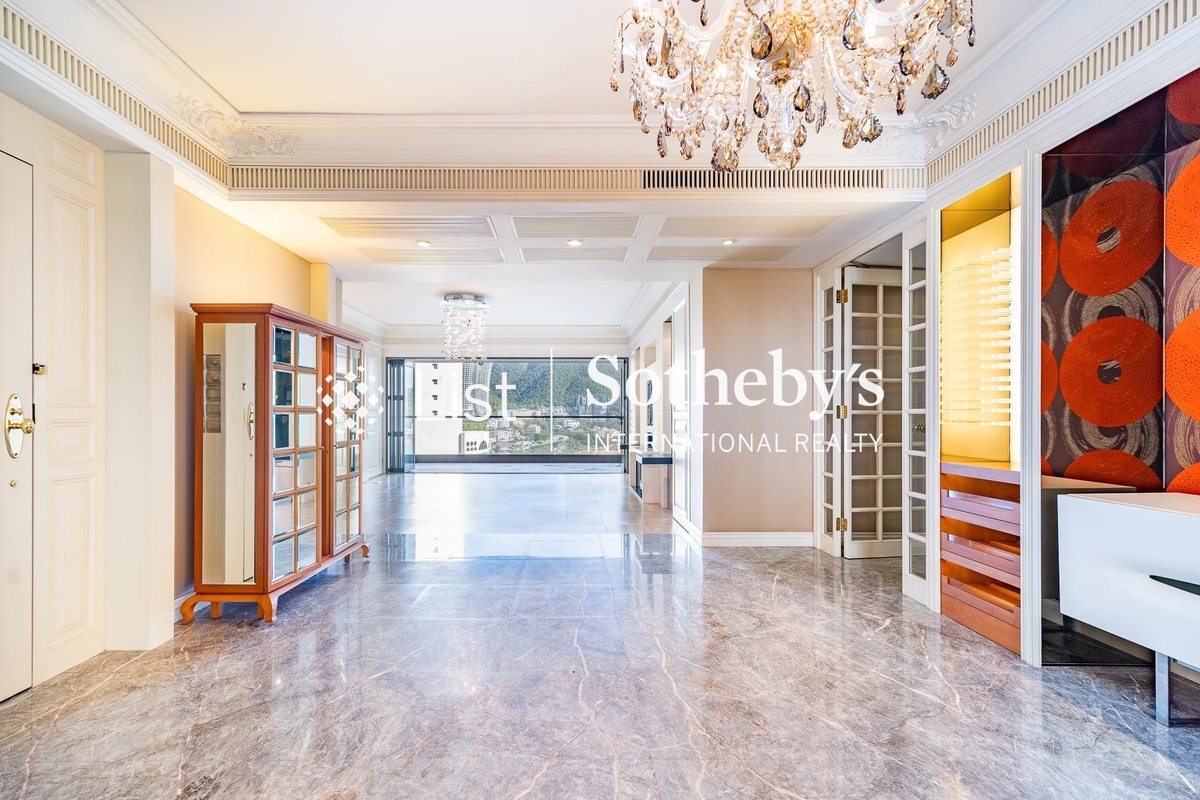 Repulse Bay Garden 麗景園 | Living and Dining Room