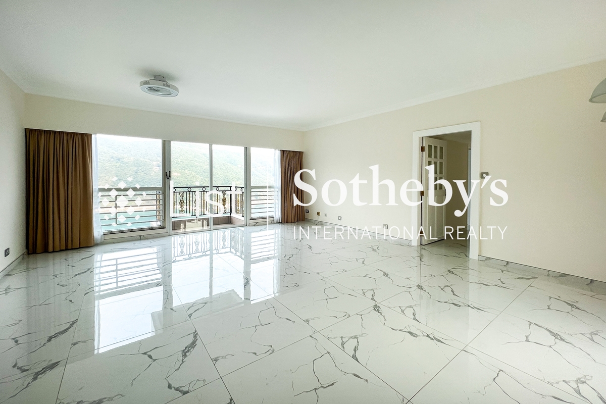 Redhill Peninsula 紅山半島 | Living and Dining Room