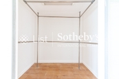 Redhill Peninsula 紅山半島 | Walk-in Closet in Master Bedroom 