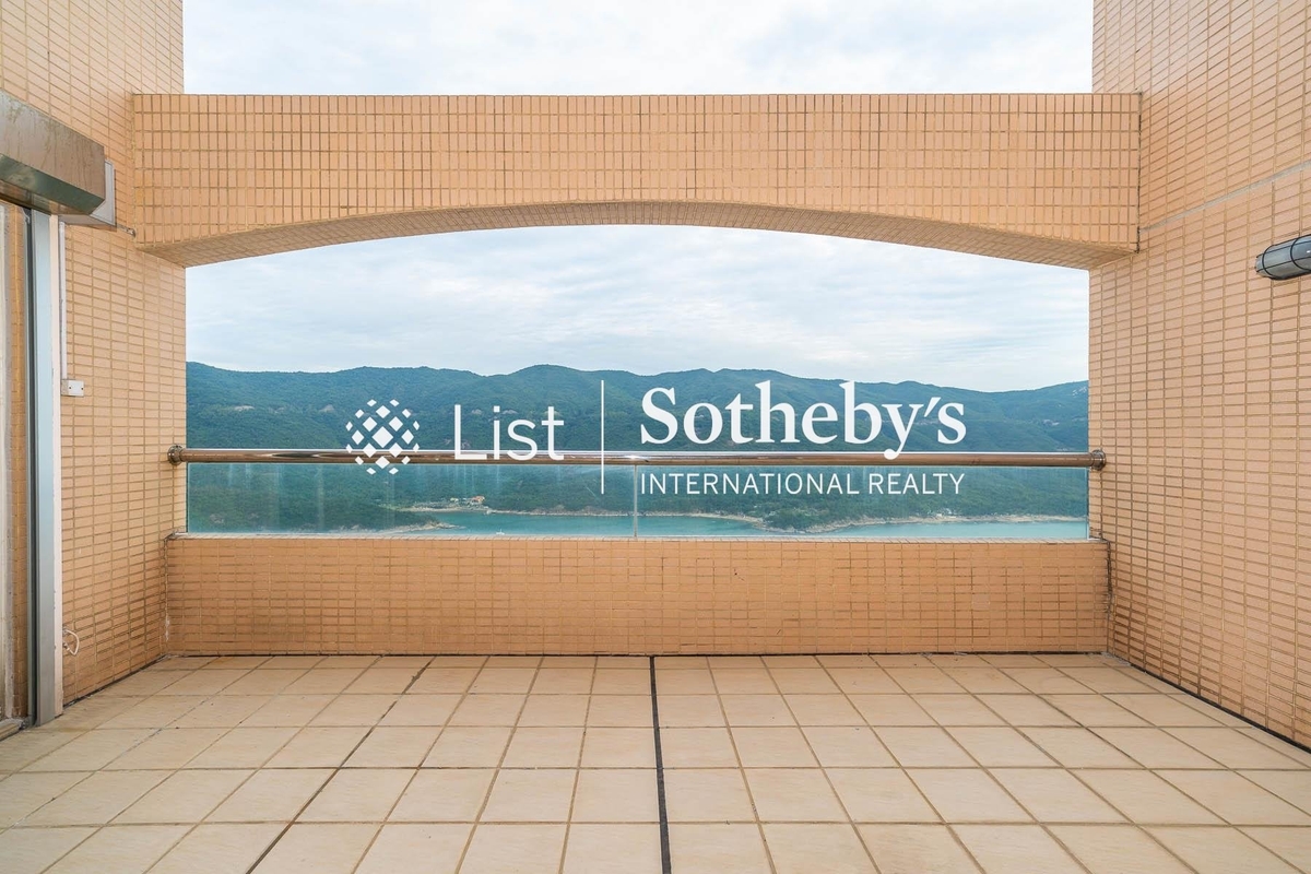 Redhill Peninsula 紅山半島 | Private Terrace off Living and Dining Room