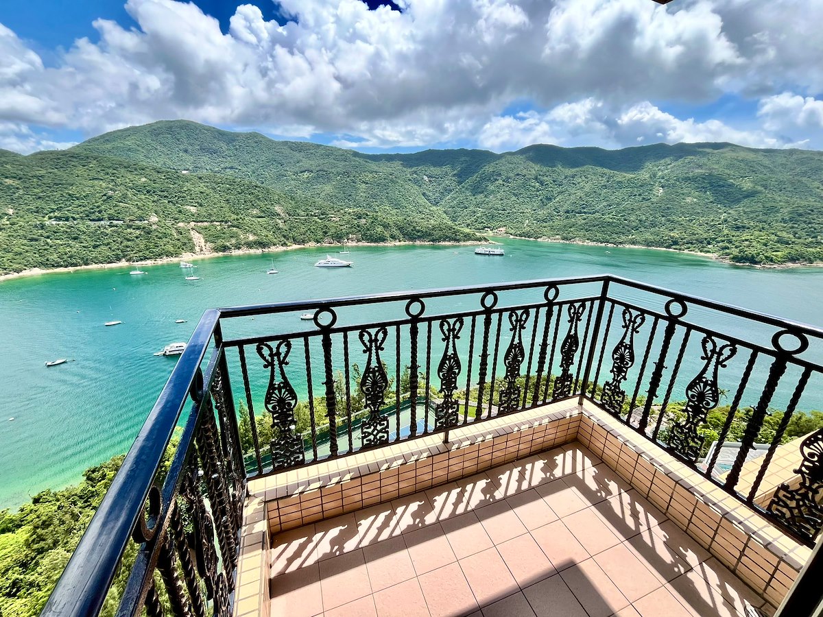 Redhill Peninsula 红山半岛 | Balcony off Living Room