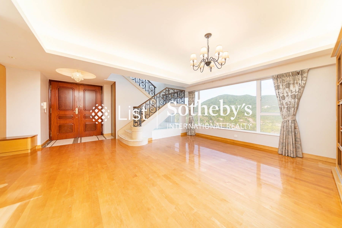 Redhill Peninsula 紅山半島 | Living and Dining Room