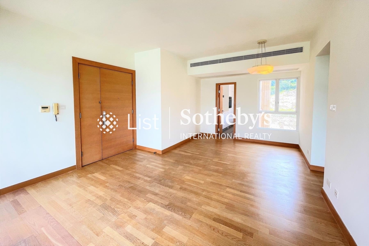 Redhill Peninsula 紅山半島 | Living and Dining Room