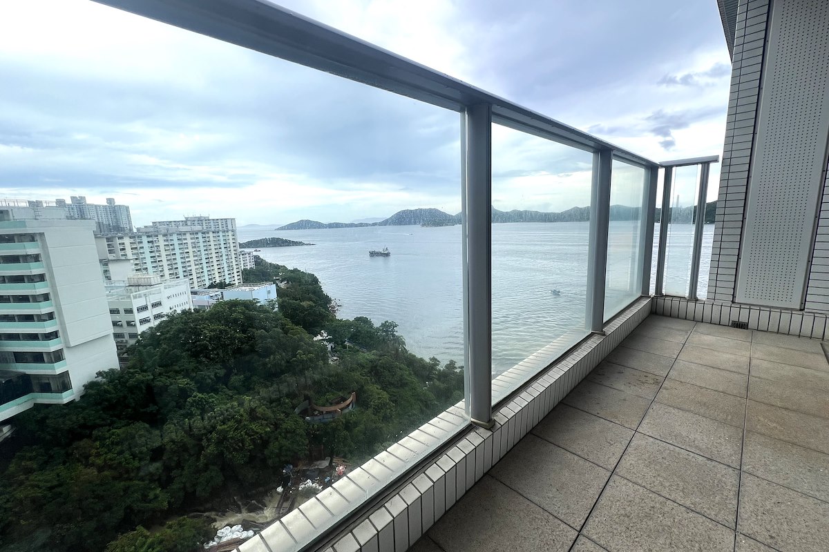 Residence Bel-Air Phase 4 Bel-Air On The Peak 贝沙湾 4期 南湾 | Balcony off Living and Dining Room