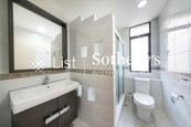 Ridge Court 冠園 | Guest Bathroom