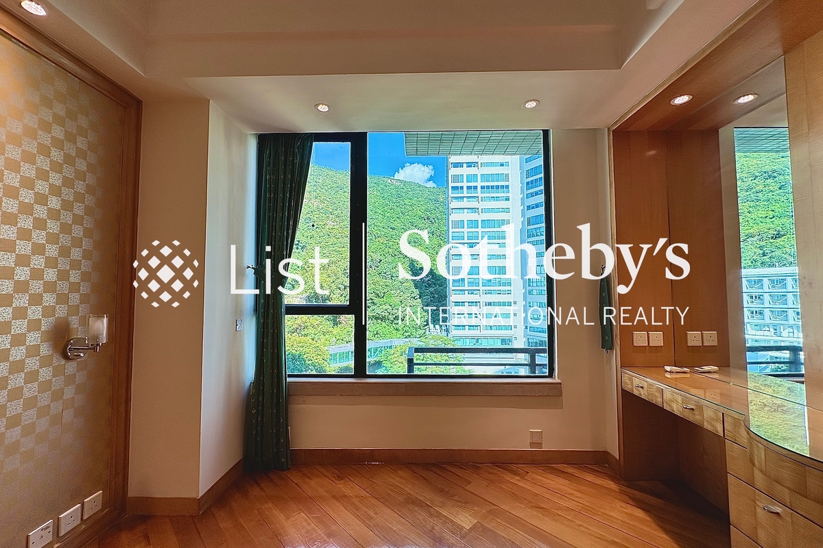 Royalton 豪峰 | Third En-suite Bedroom