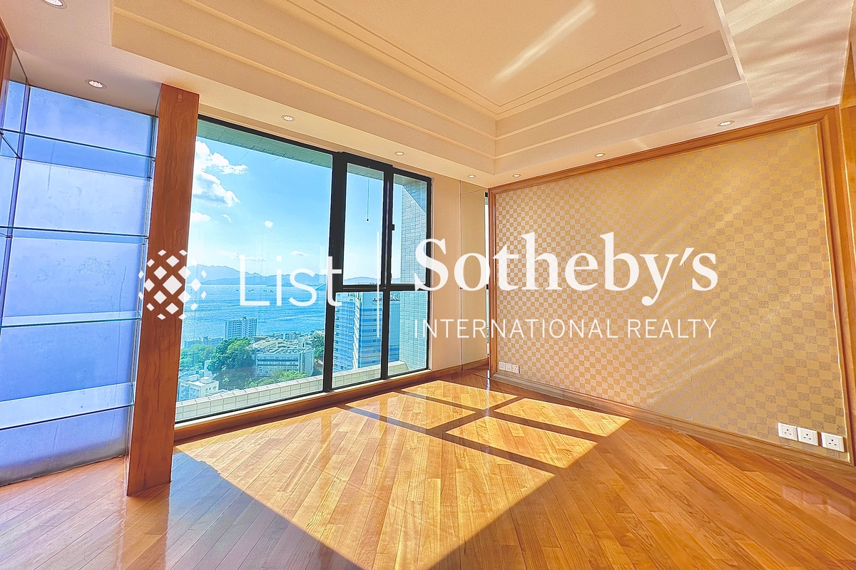 Royalton 豪峰 | Second En-suite Bedroom