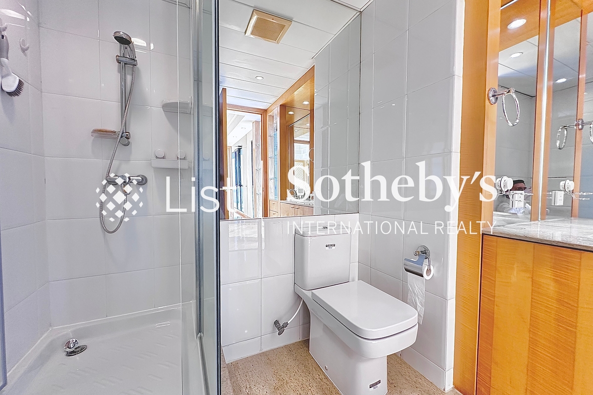 Royalton 豪峰 | Second En-suite Bathroom