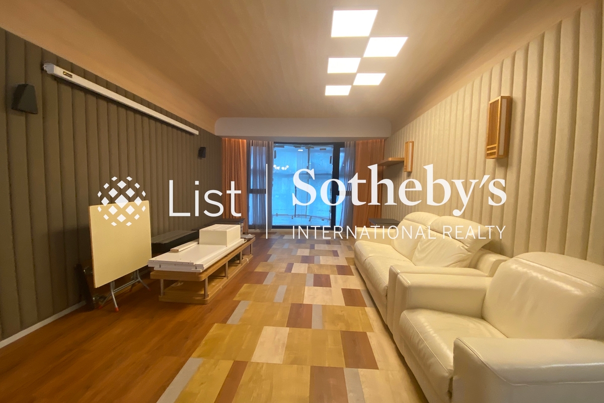 Royalton 豪峰 | Living and Dining Room