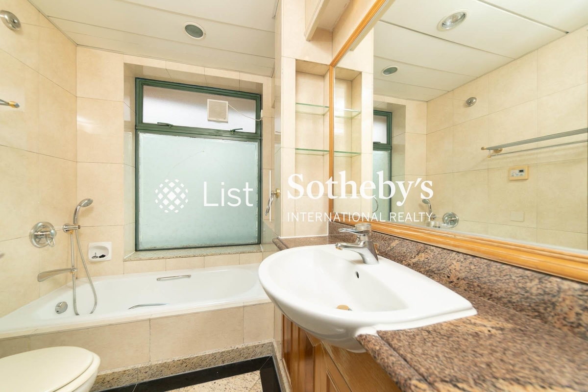 Royalton II 豪峰II | Master Bathroom