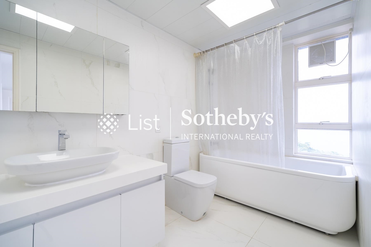 Ruby Court 嘉麟閣 | Master Bathroom