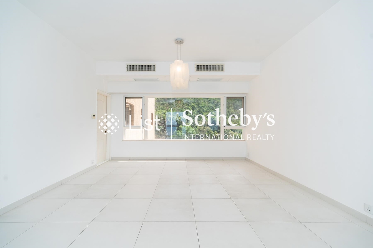 Ruby Court 嘉麟閣 | Living and Dining Room