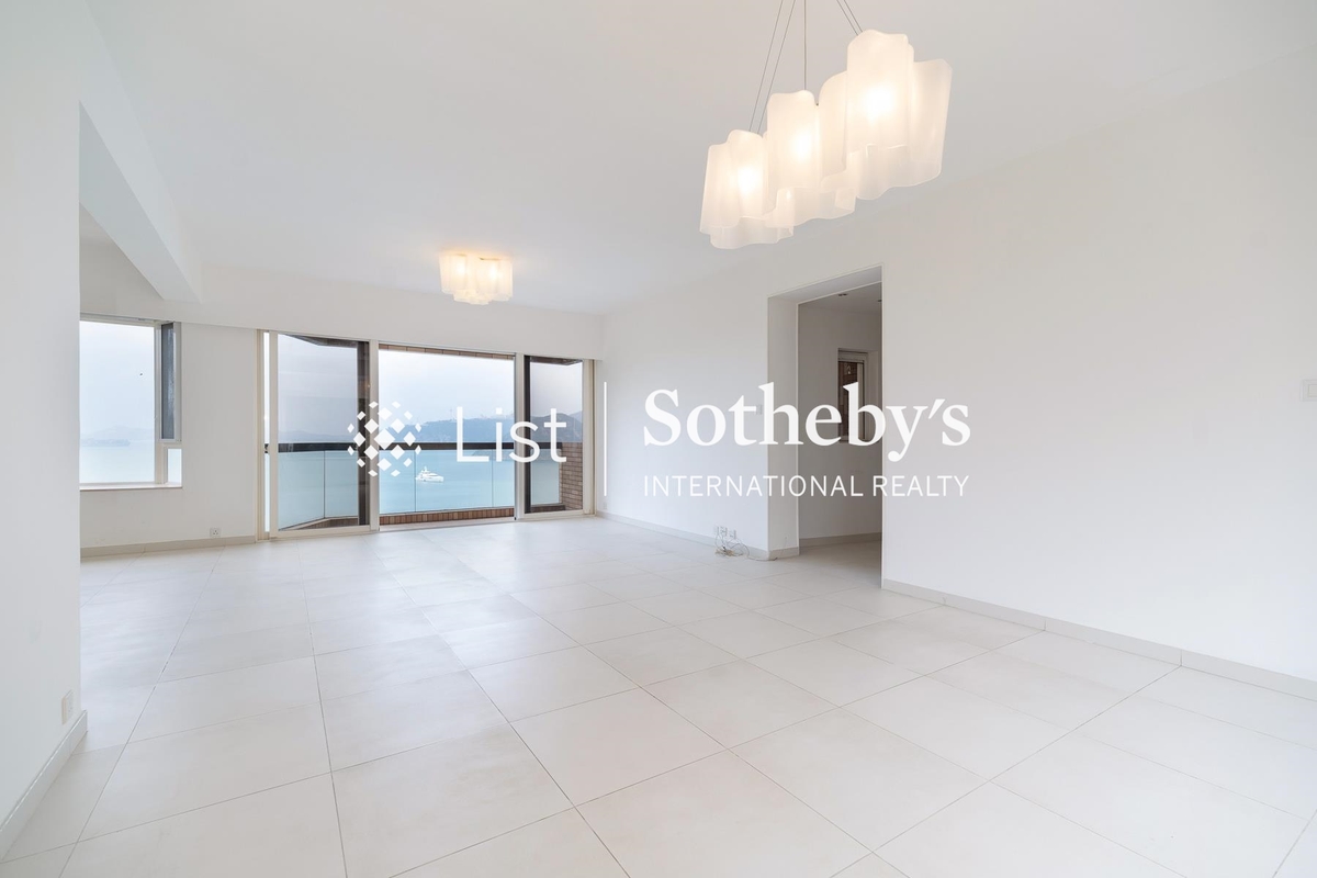 Ruby Court 嘉麟閣 | Living and Dining Room