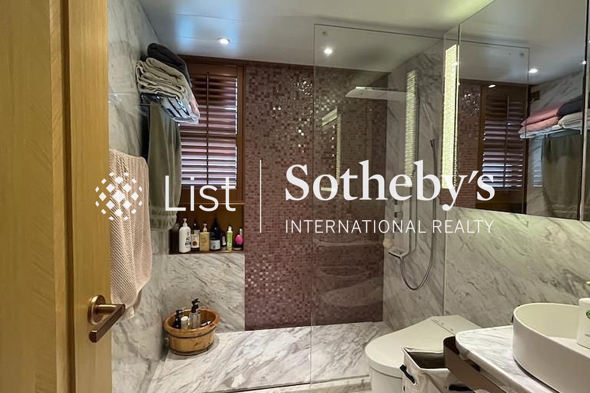 Ruby Court 嘉麟阁 | Master Bathroom