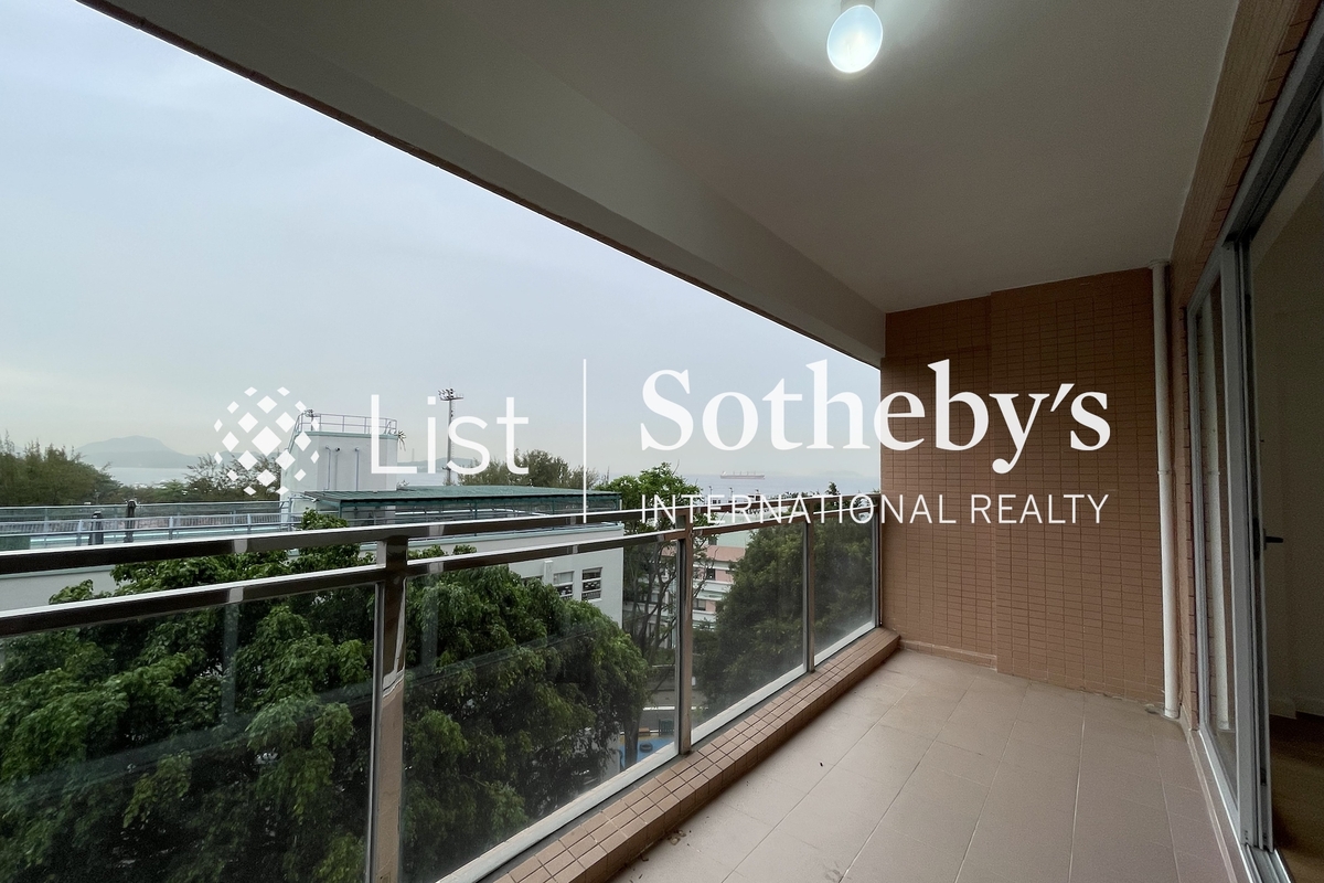 Scenic Villas 美景台 | Balcony off Living and Dining Room