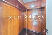 Scenic Villas 美景臺 | Walk-in Closet in Master Bedroom 