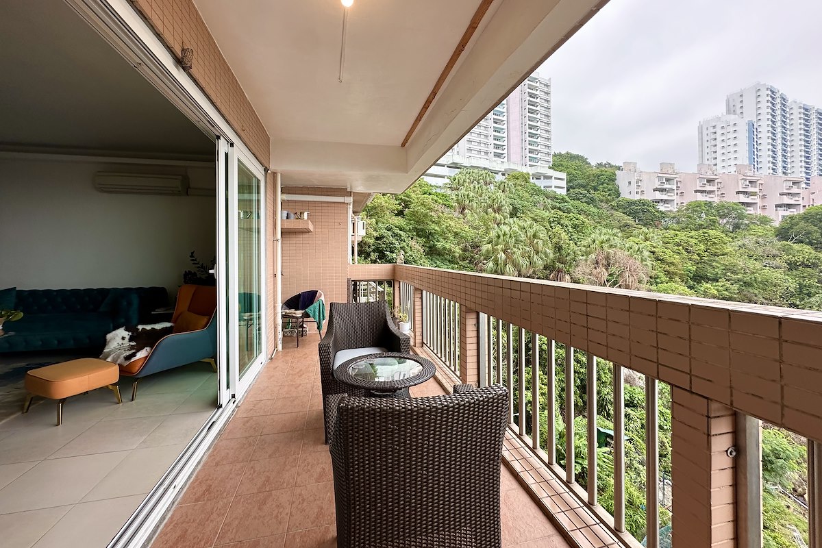 Scenic Villas 美景台 | Balcony off Living Room