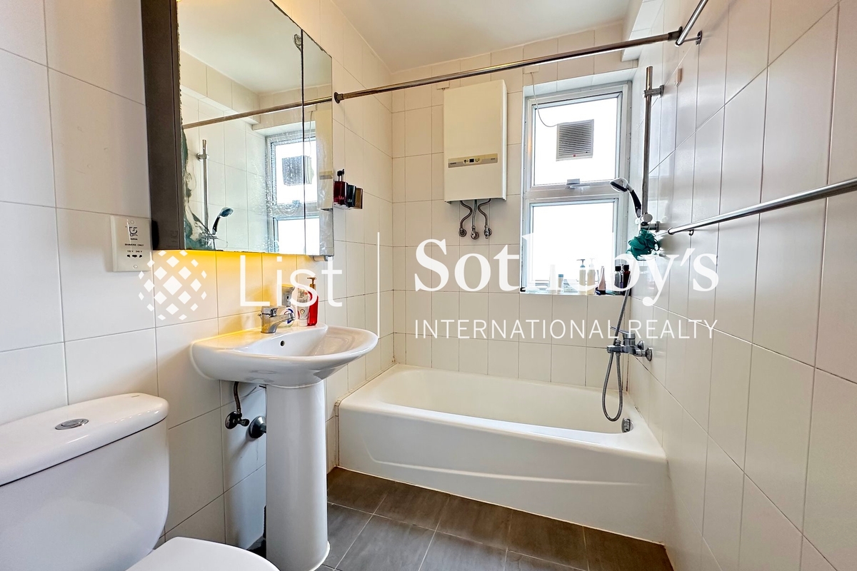 Scenic Villas 美景臺 | Master Bathroom