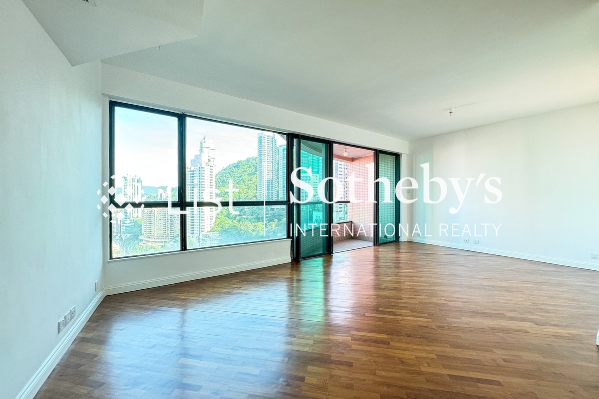 Dynasty Court 帝景園 | Living and Dining Room