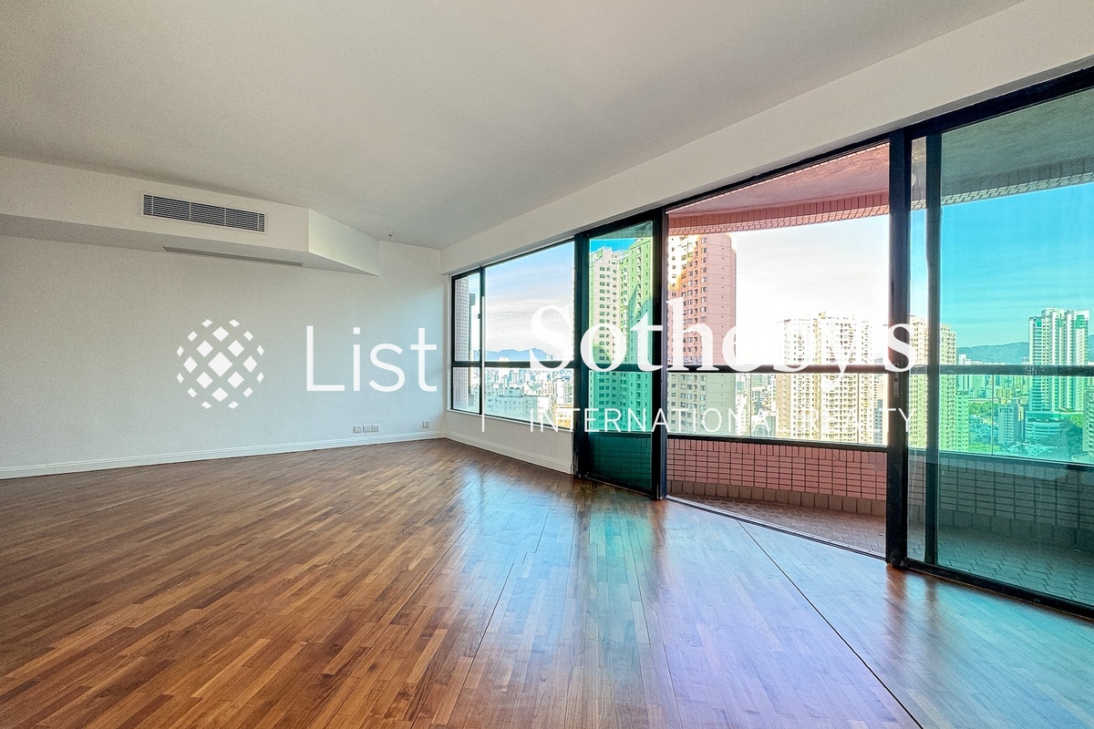 Dynasty Court 帝景園 | Living and Dining Room