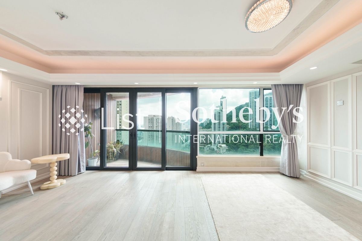 Dynasty Court 帝景園 | Living and Dining Room