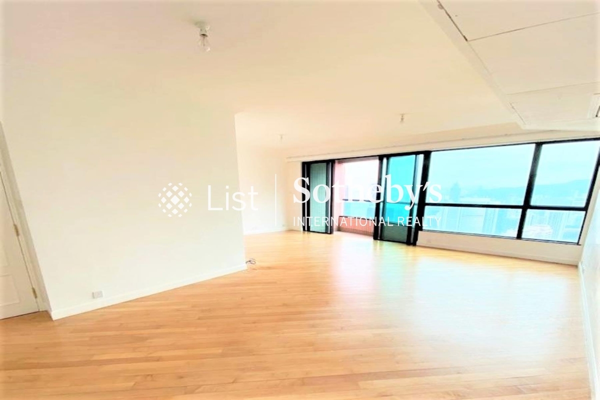 Dynasty Court 帝景園 | Living and Dining Room