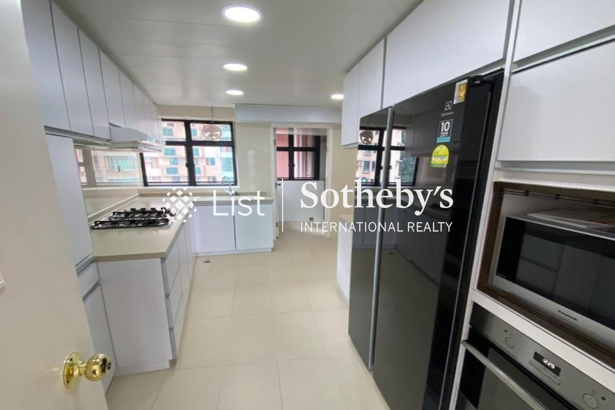 Dynasty Court 帝景園 | Kitchen