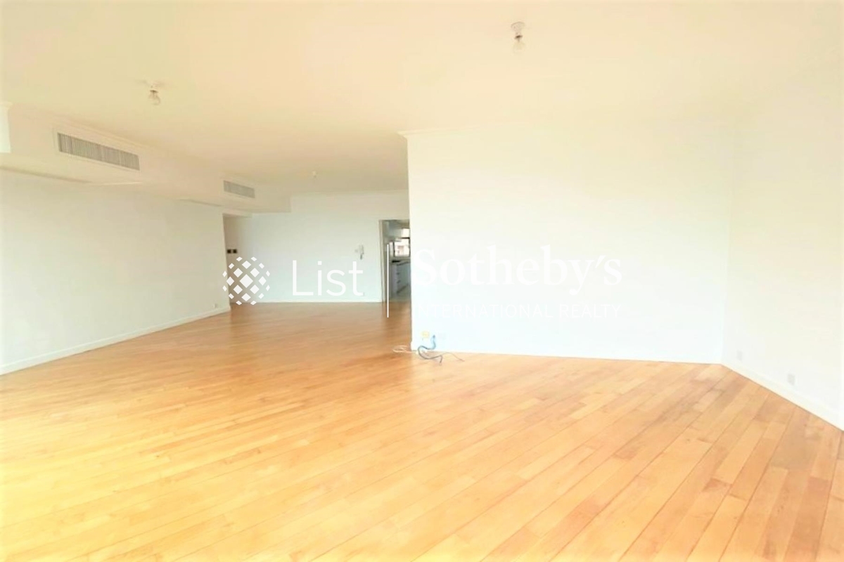Dynasty Court 帝景園 | Living and Dining Room