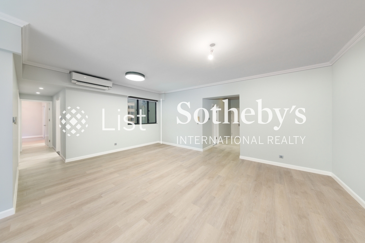 Clovelly Court 嘉富麗苑 | Living and Dining Room