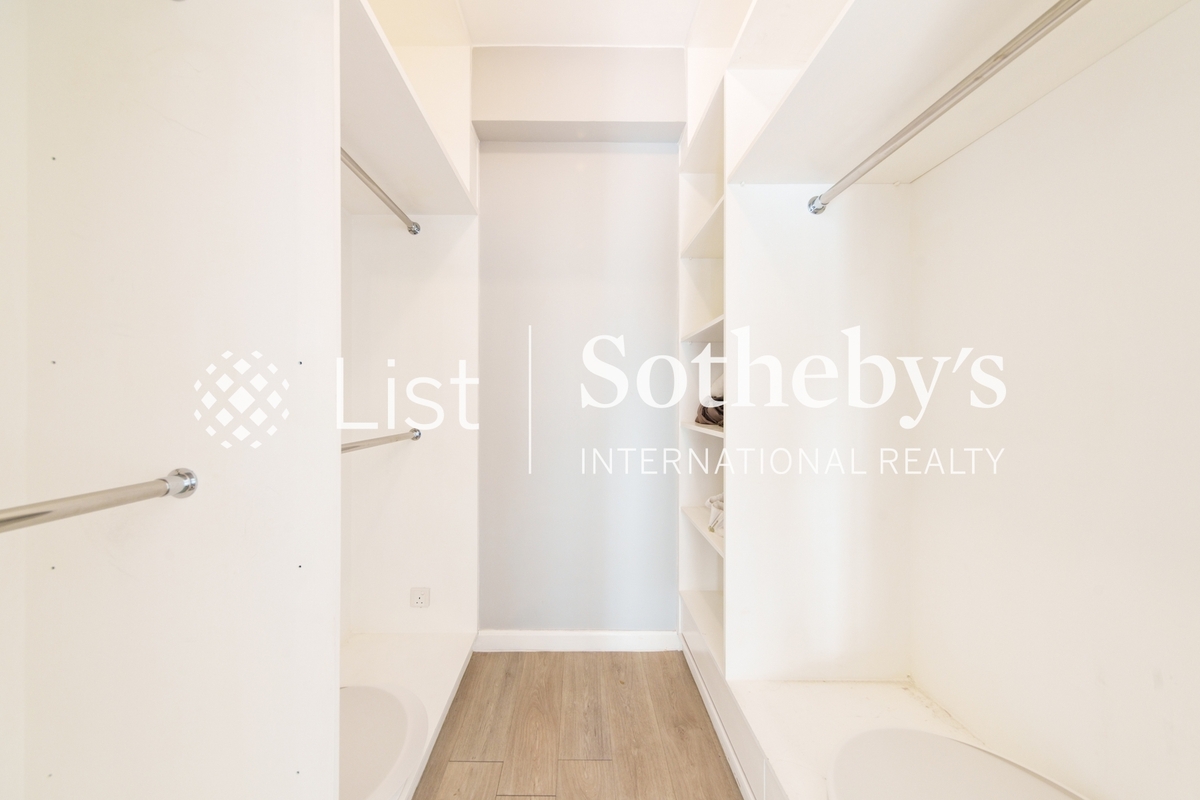 Clovelly Court 嘉富麗苑 | Walk-in Closet in Master Bedroom 