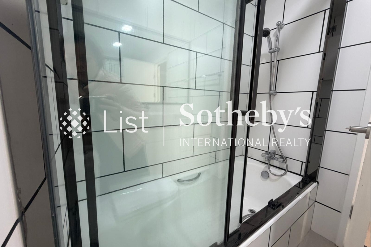 Clovelly Court 嘉富麗苑 | Master Bathroom
