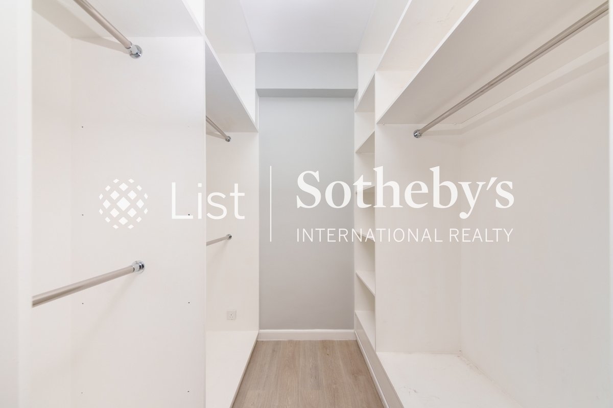 Clovelly Court 嘉富麗苑 | Walk-in Closet in Master Bedroom 
