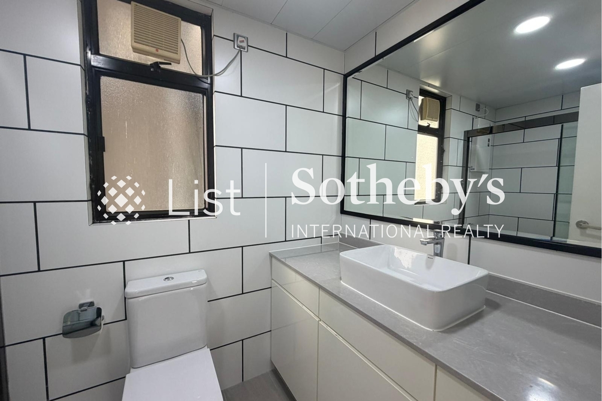 Clovelly Court 嘉富麗苑 | Guest Bathroom
