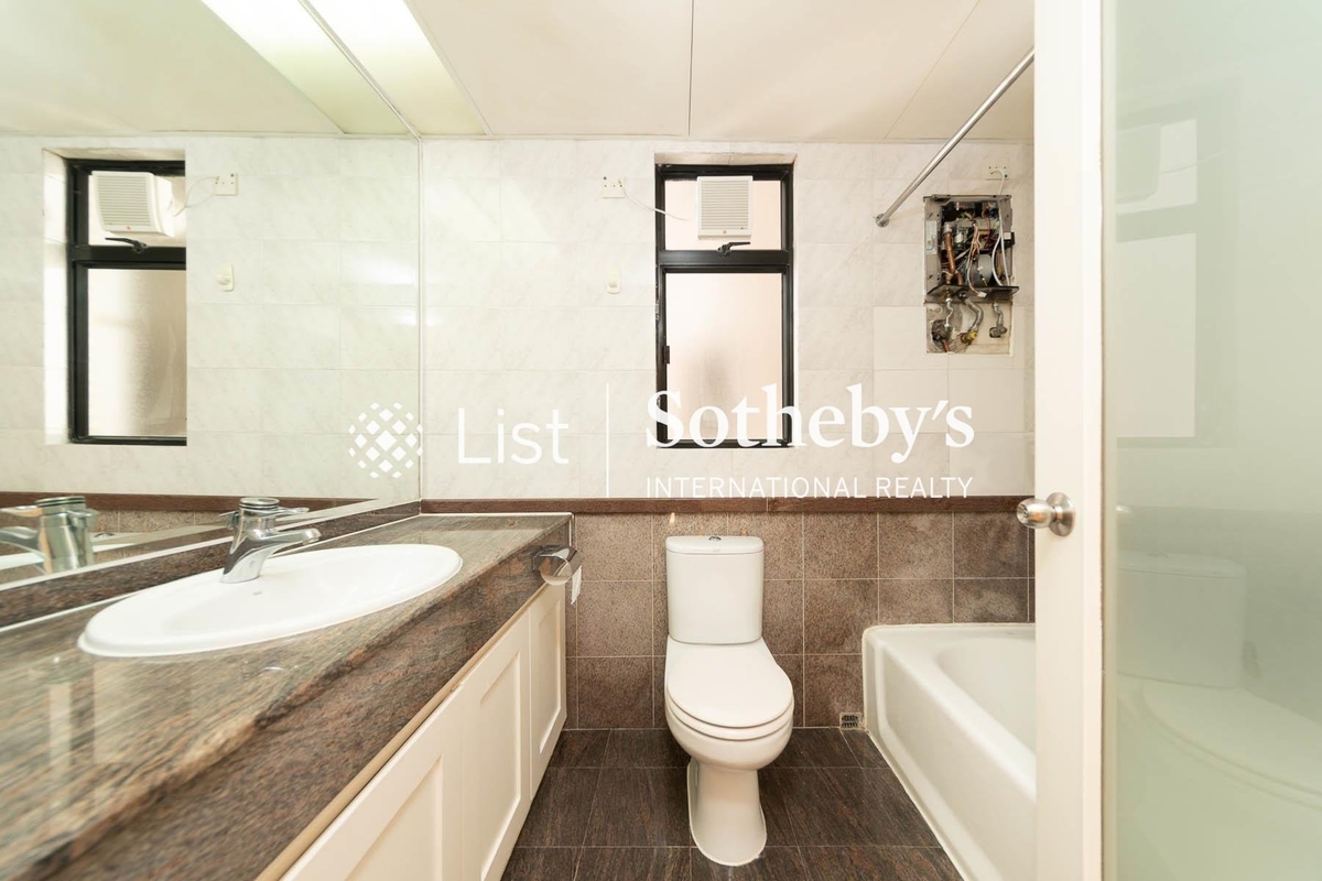 Clovelly Court 嘉富麗苑 | Master Bathroom