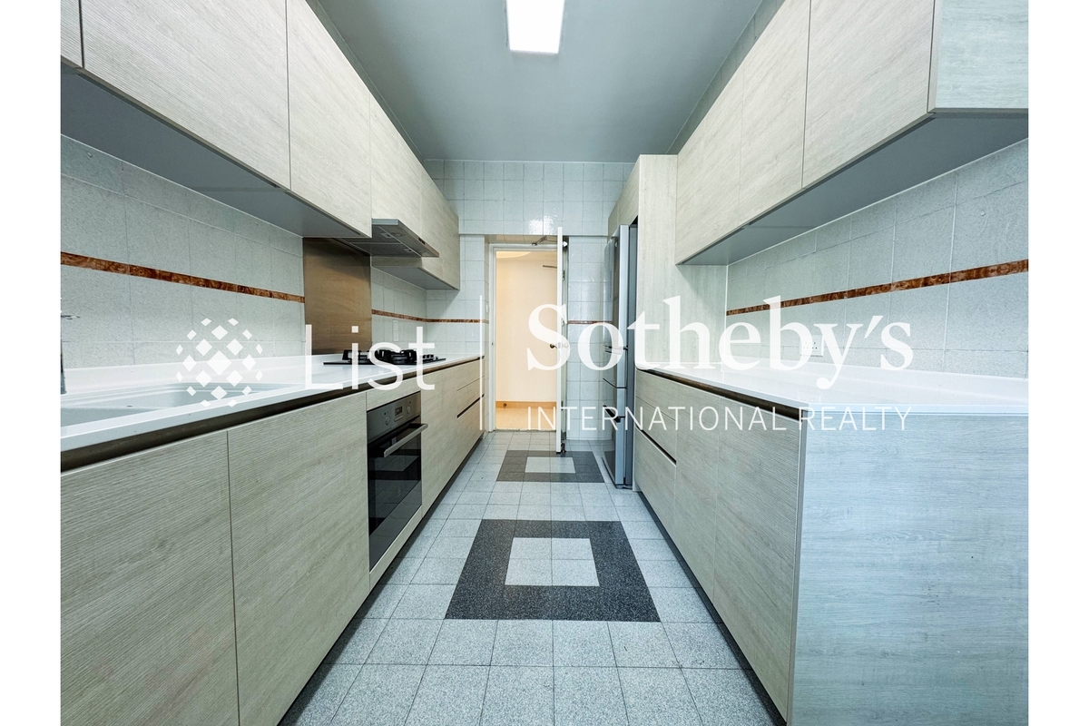 Clovelly Court 嘉富麗苑 | Kitchen