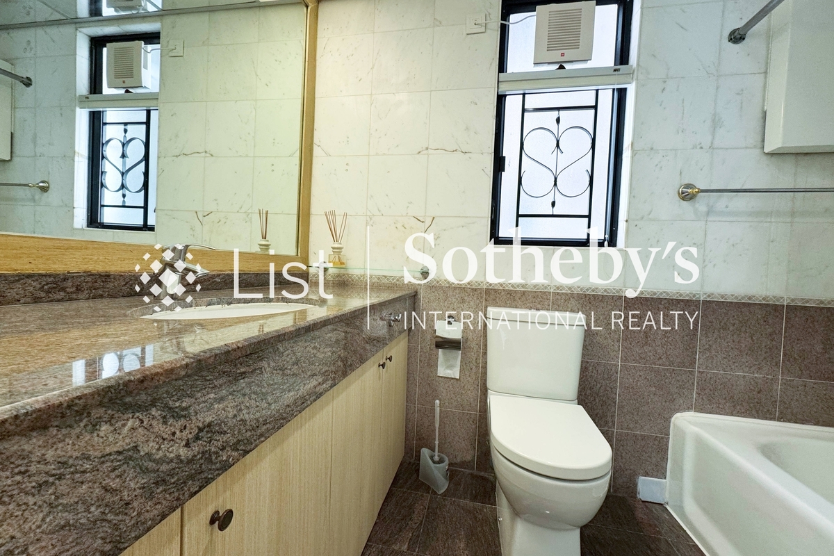 Clovelly Court 嘉富麗苑 | Master Bathroom