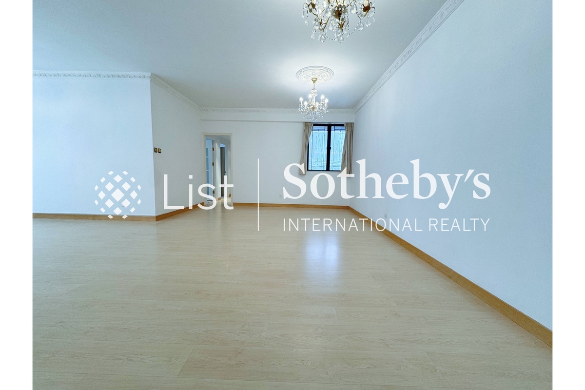Clovelly Court 嘉富麗苑 | Living and Dining Room