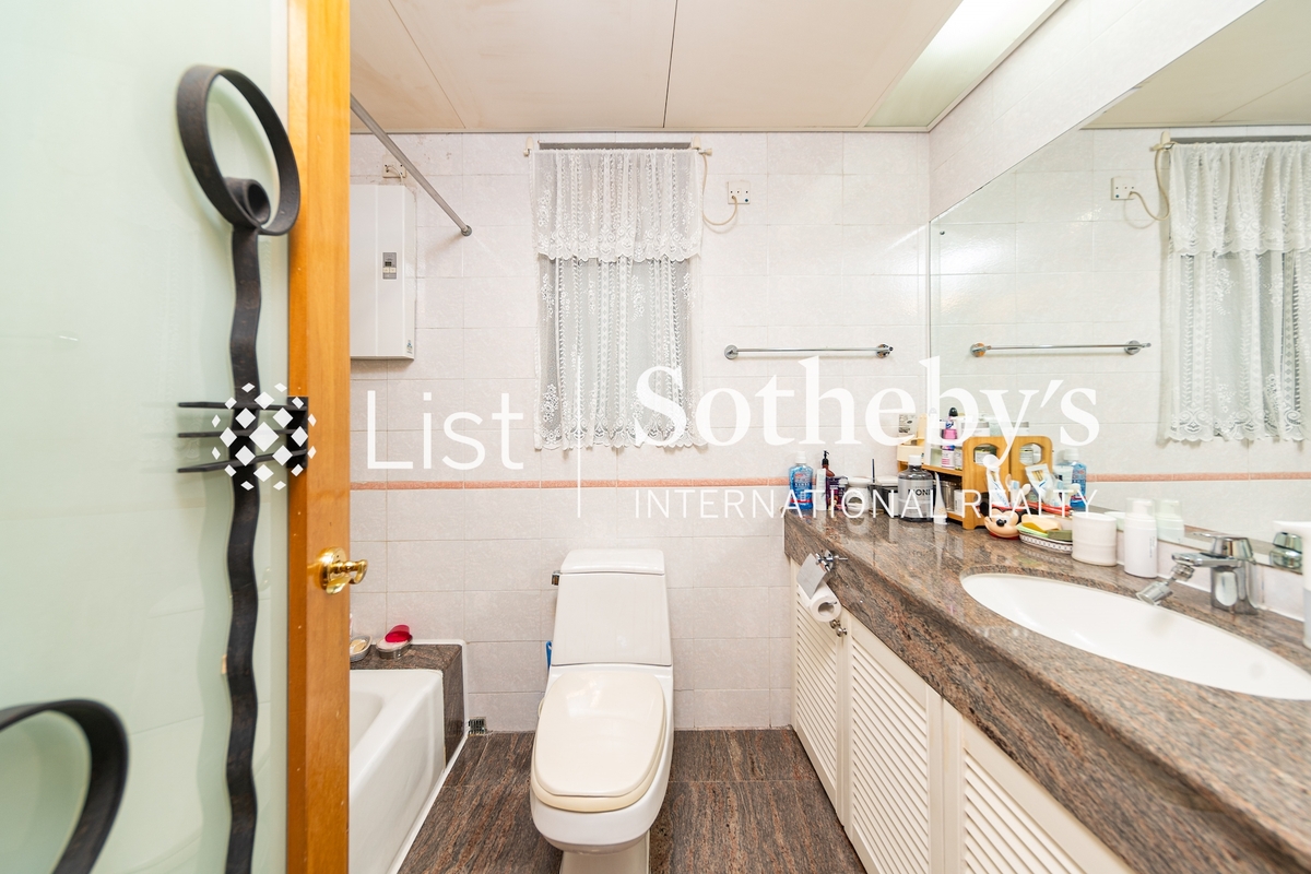 Clovelly Court 嘉富麗苑 | Guest Bathroom